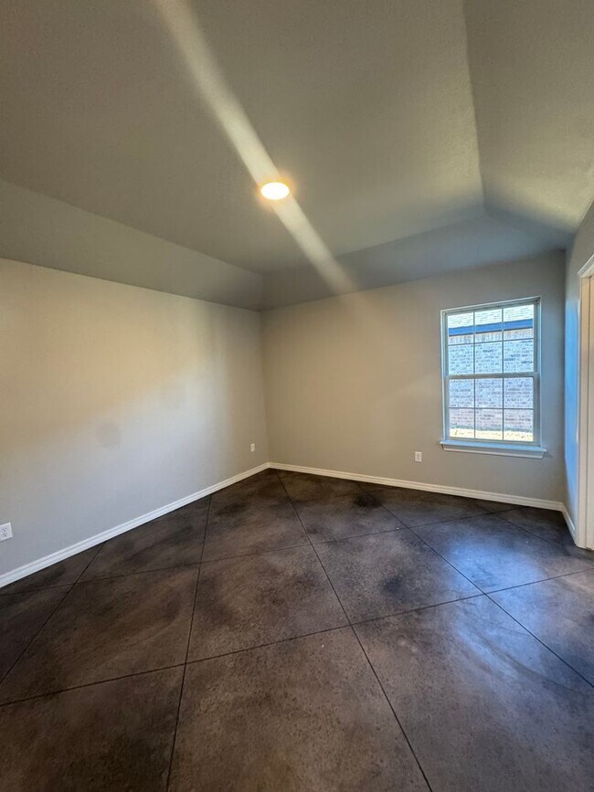 Building Photo - 3/2/1 Fabulous new build 2025 1/2 off special 1st month's rent