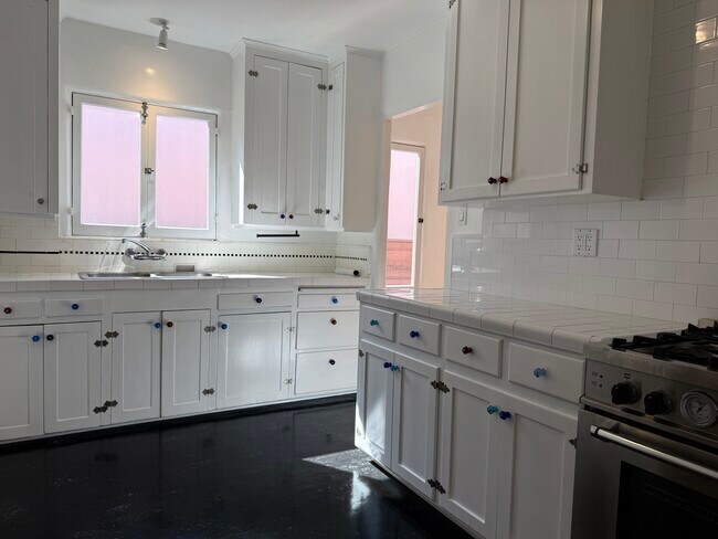 Building Photo - 8714 Rangely Ave