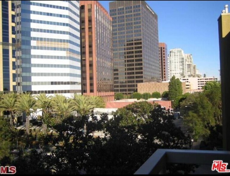 Building Photo - 10960 Ashton Ave