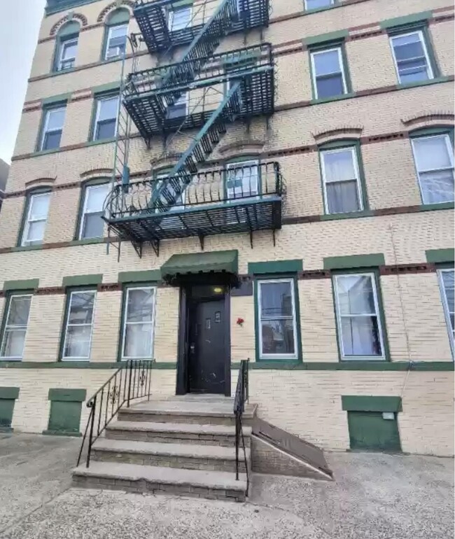 Primary Photo - 80 W 18th St