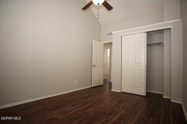 Building Photo - 10932 Acoma St