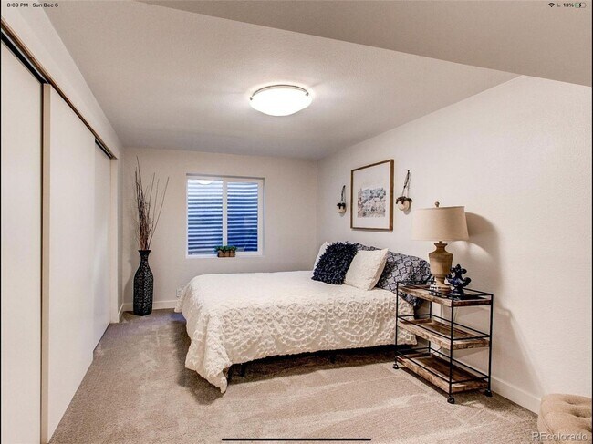 Building Photo - Beautiful Open & Remodeled 5 Bedroom Home ...