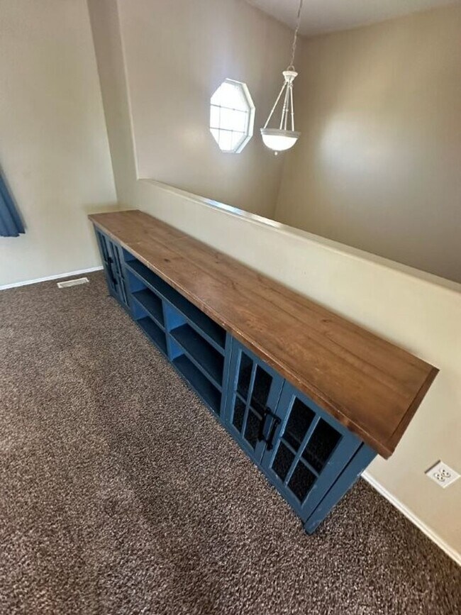 Building Photo - December Rent Free! Beautiful 5 Bed 2 Bath Home for Rent in Syracuse!