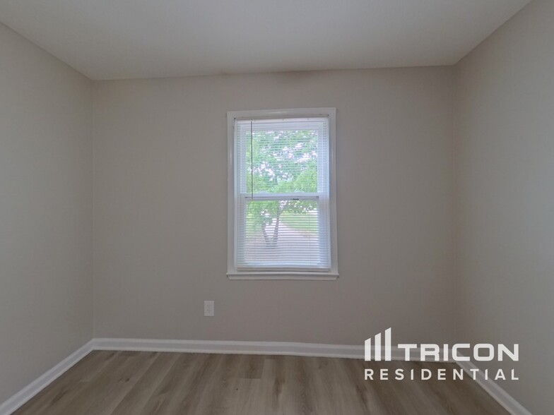 Building Photo - 160 Elberta Dr