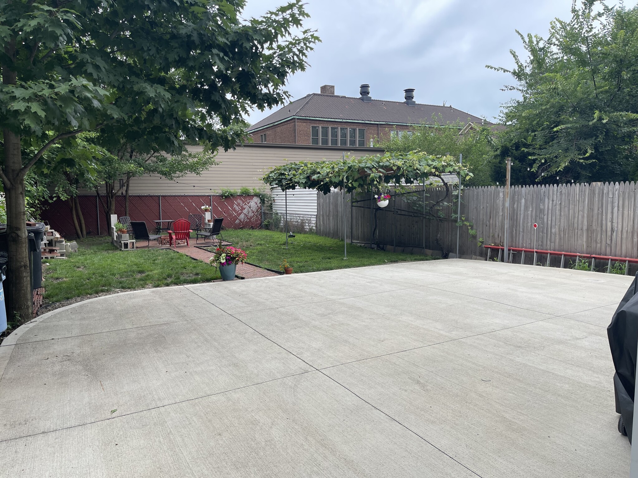 Parking & Backyard - 2416 West 10th Street