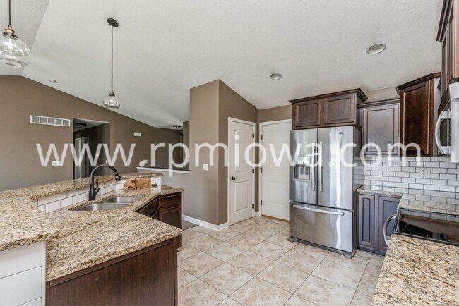 Building Photo - NORTH ANKENY HOME!! 4 Bedroom, 2.5 Bathroom Home