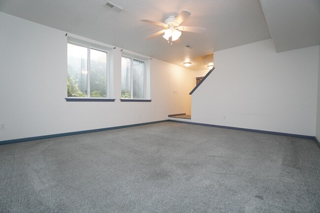 Building Photo - 11301 W Goldenrod Ave