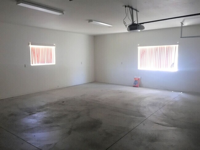 Building Photo - 1011 Sunrise Blvd