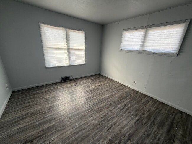 Building Photo - 1541 Fairchild-E