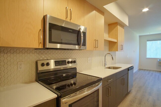 Building Photo - Modern, Spacious 2Bdr w/Condo-Grade Finish...