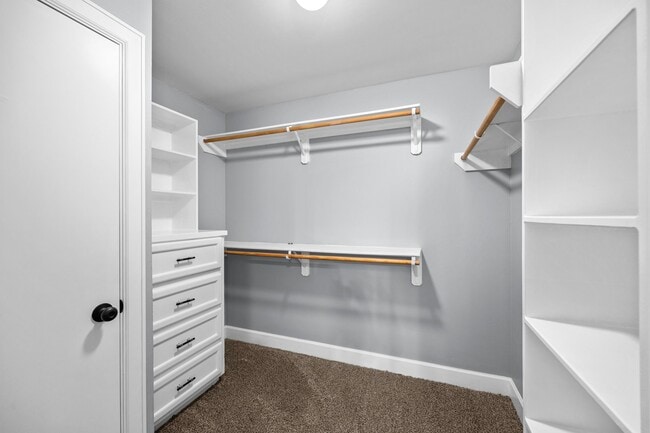 Building Photo - 5951 S Loop E