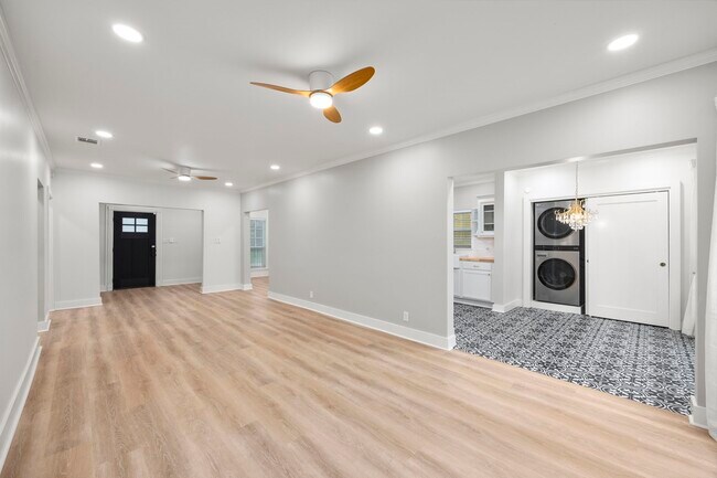 Building Photo - 6411 Illinois St