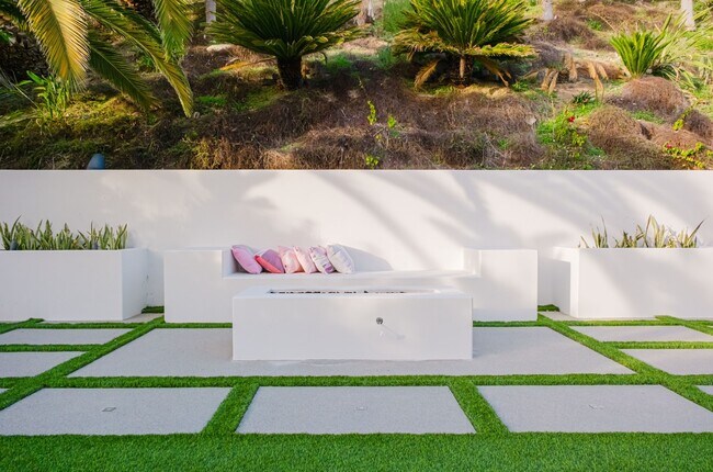 Building Photo - 25879 Chalmers Pl