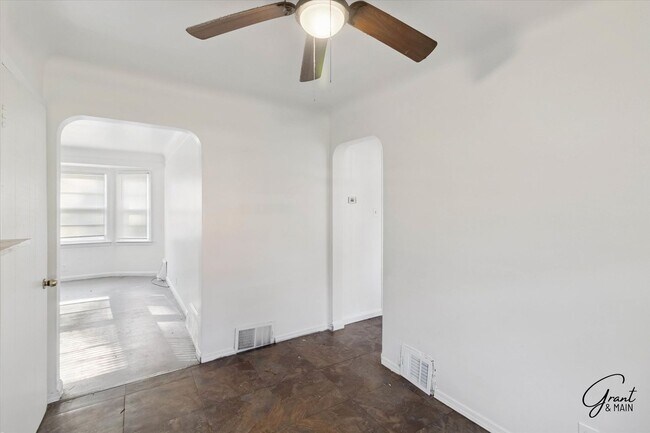 Building Photo - 3 bedroom ranch $1100