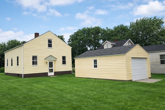 Building Photo - 4BR SW Canton Home