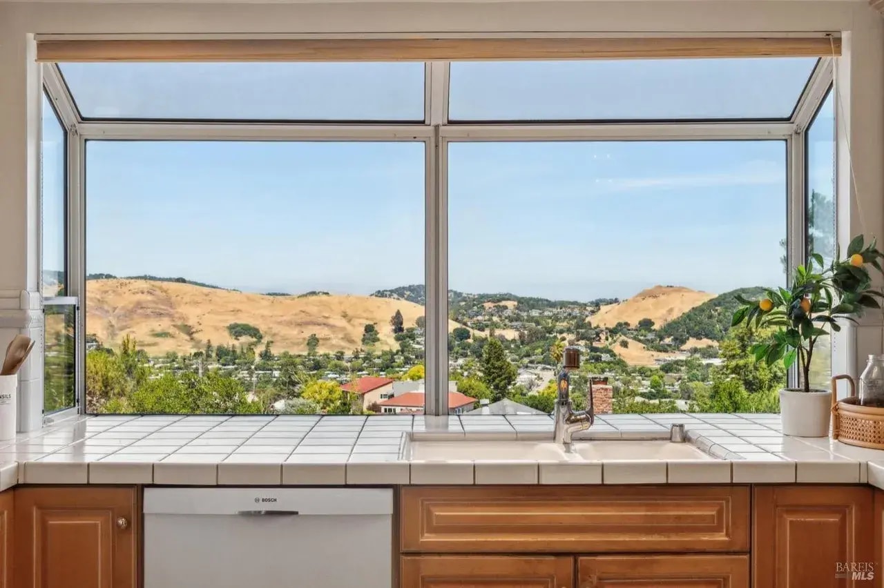 Kitchen w view - 1097 Lea Dr