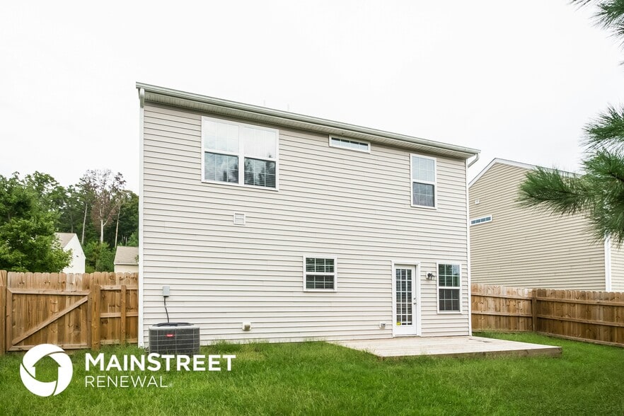 Building Photo - 811 Woodside Park Ln