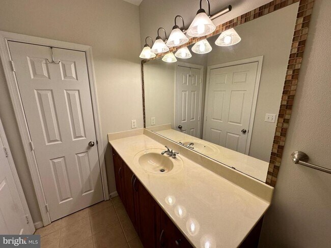 Building Photo - 12901 Centre Park Cir