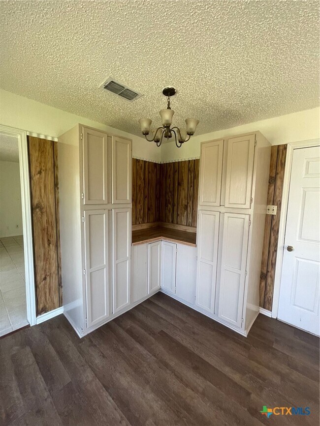 Building Photo - 2403 Hunt Dr