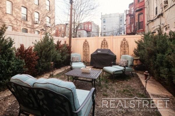 Building Photo - Magnirficent 2 BED in Historic Brownstone w/ Garden & W/D in unit!