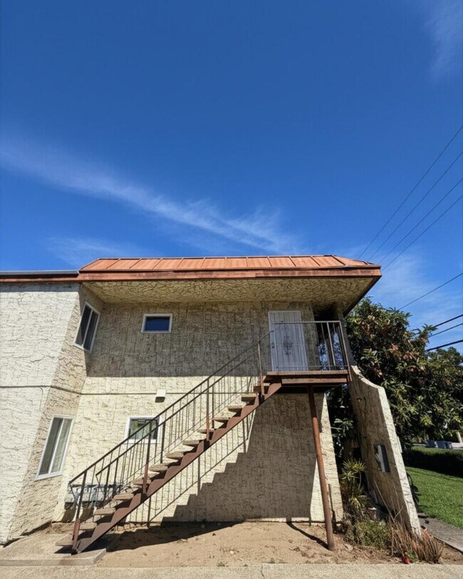 Building Photo - 8026 Juniper Ave