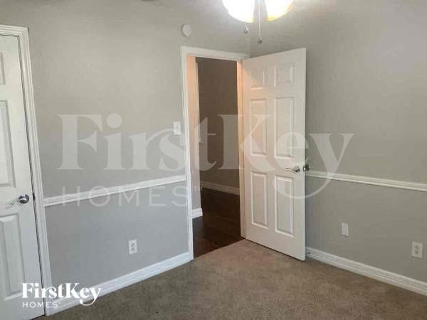 Building Photo - 2411 Shady Brook Dr