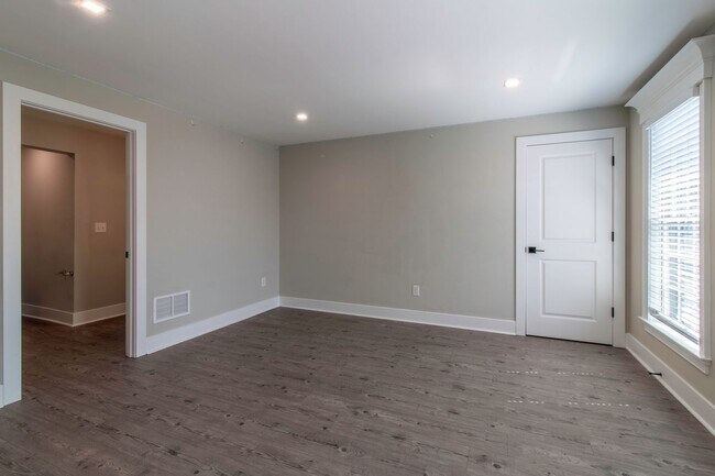 Building Photo - Downtown Milford Year Round Rental - Unfur...