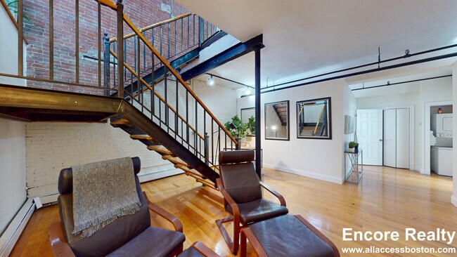 Building Photo - 19 Stanhope St