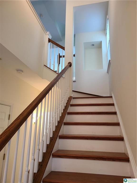 Building Photo - 1600 Oakridge Ln
