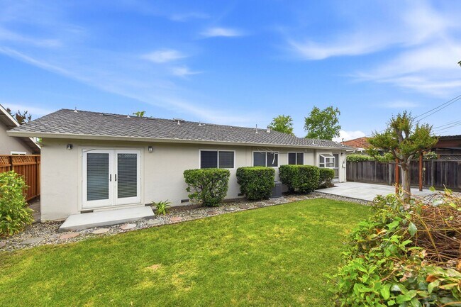 Building Photo - Move-In Ready Blossom Hill Gem – New Bathrooms and many upgrades!