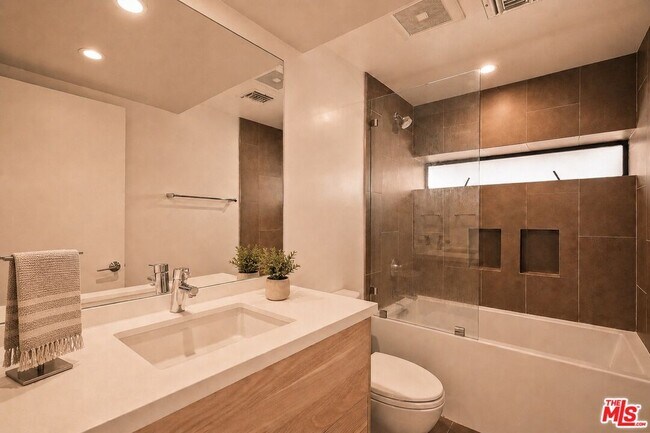 Building Photo - 2224 Ronda Vista Dr