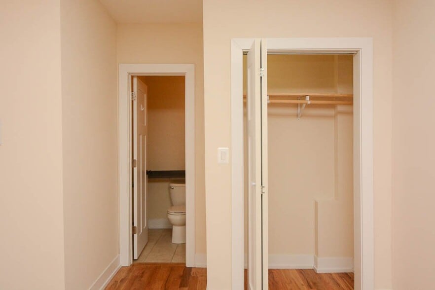 Building Photo - 2850 N Orchard St