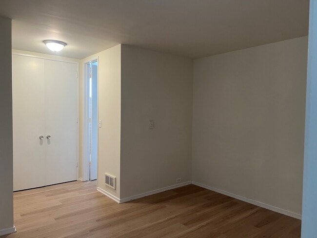 Building Photo - 2804 Manhattan Ave