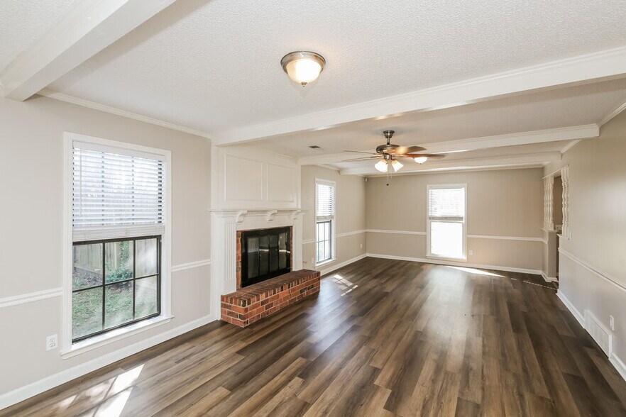 Building Photo - 4000 Kingsland Cove