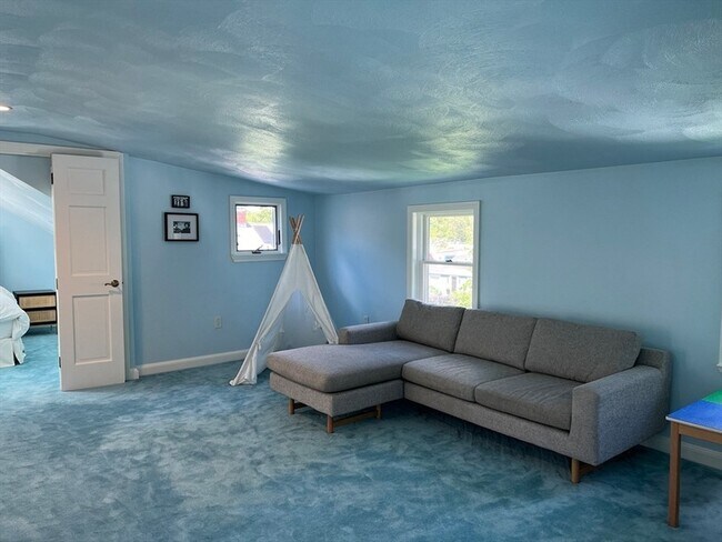 Building Photo - 11 Garrison Rd