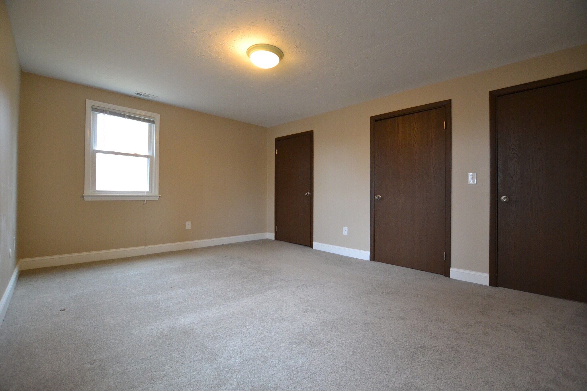 Building Photo - 2 General Greene Ave