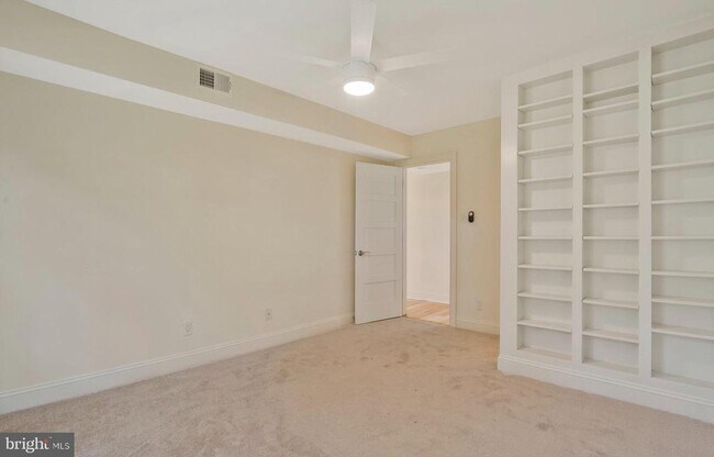 Building Photo - 2505 Arlington Blvd