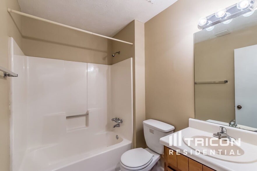 Building Photo - 1511 Country Ct