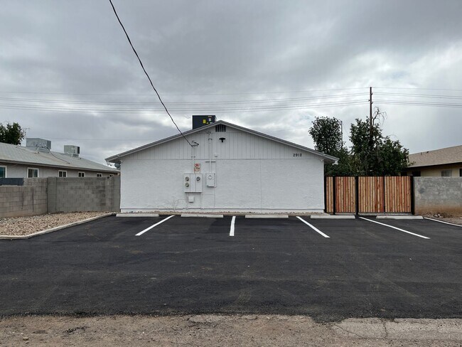 Building Photo - 2912 E Roeser Rd