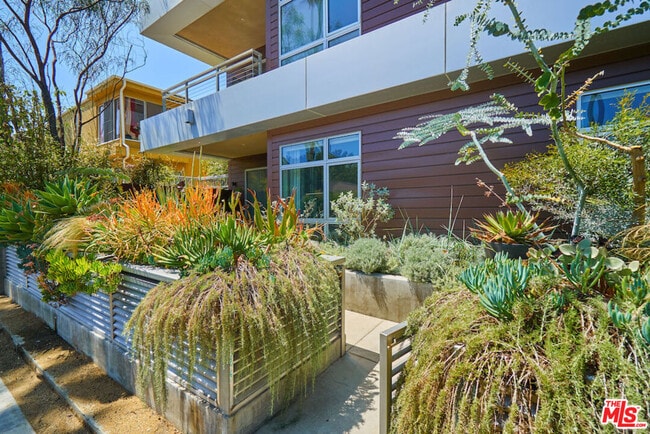 Building Photo - 6001 Carlton Way