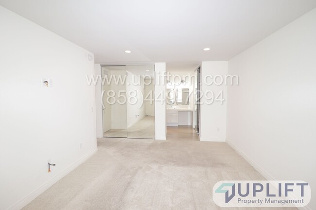 Building Photo - 2 BED 2 BATH CONDO WITH BONUS ROOM IN THE ...