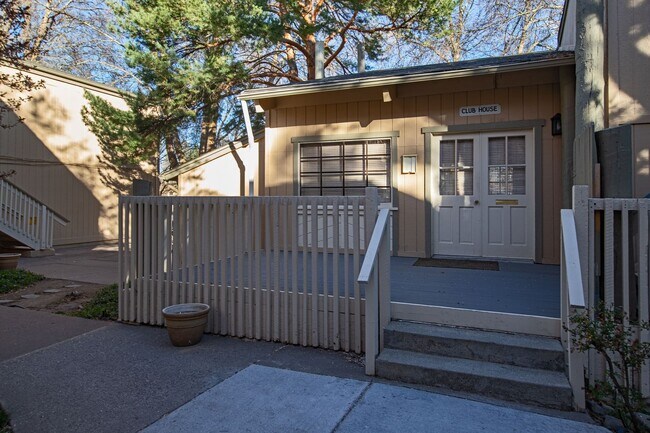 Building Photo - 2bed, 2bath condo with W/D, Balsony and river access