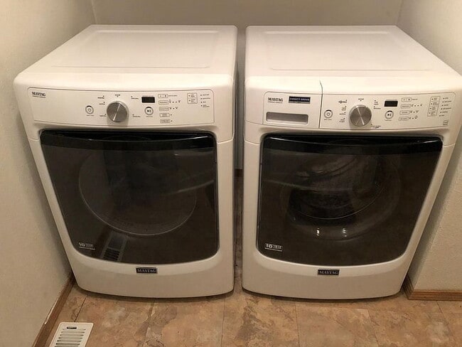 Building Photo - 3-Bed, 2-Bath Retreat in Scenic Eagle River, AK!"