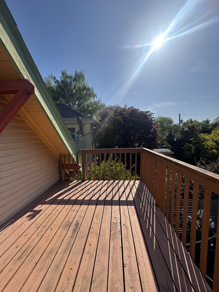 Private balcony - 2322 SE Main St
