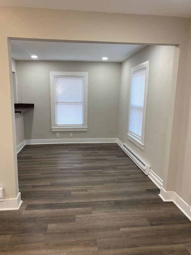 Building Photo - Freshly Renovated 2BR Duplex in the Heart of Portsmouth!