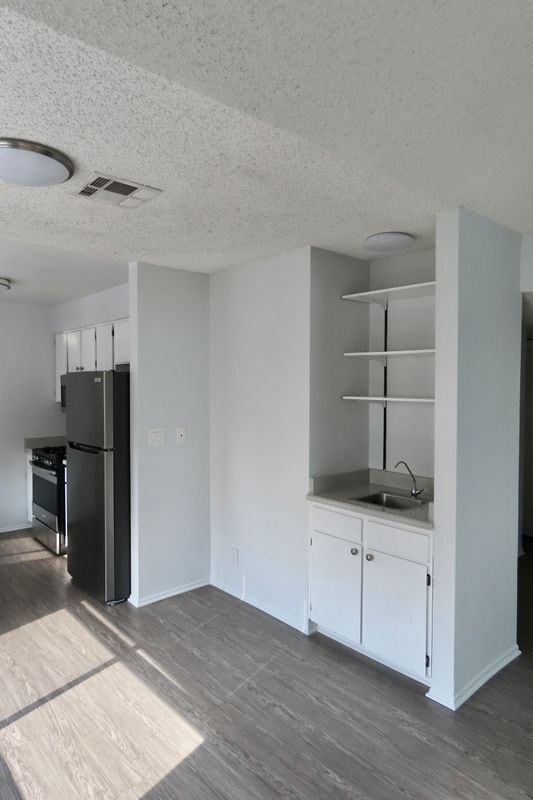 Building Photo - 1103 W Angeleno Ave