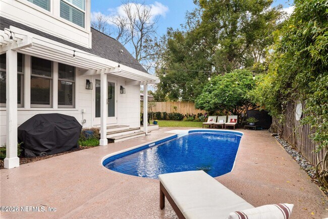 Building Photo - 4236 Melrose Ave