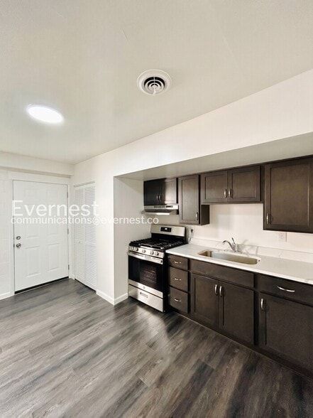 Building Photo - 503 N 30th St