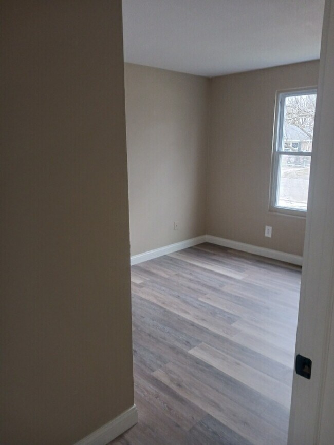 Building Photo - 430 Sara St