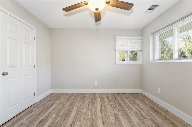Building Photo - 1735 Carter Cir